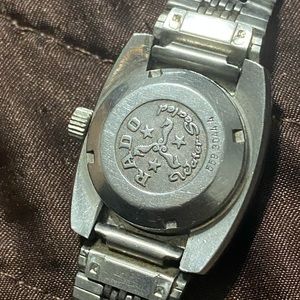 Vintage Rado ladies very nice but vintage. Wrist 6-7”